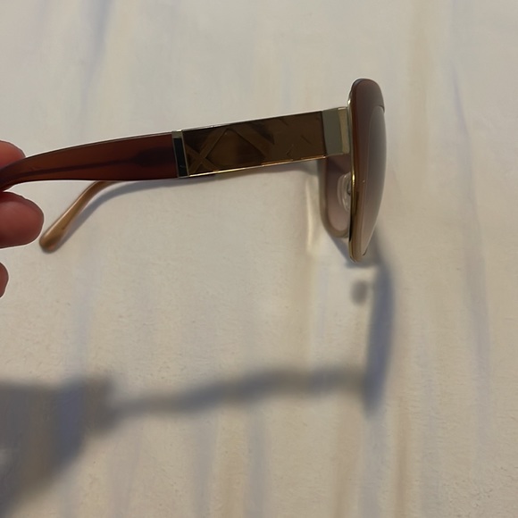 Authentic Burberry sunglasses - Picture 4 of 5